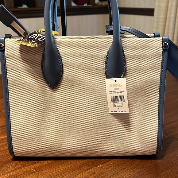 Michael Kors Mirella CrossBody with detachable strap - Picture 3 of 9
